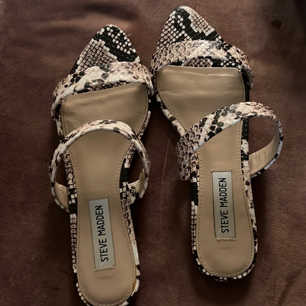 Snake print Steve Madden Sz 5.5 sandles